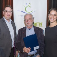 Photo: Lucien Lisabelle; 1-	Alexandre Gélinas, président du CCL; Louis-Philippe Hébert, lauréat prix du CALQ; Véronique Fontaine, directrice du soutien aux organismes de création et de production au CALQ.