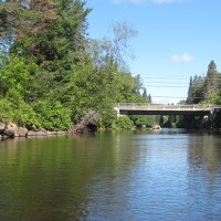 Quelques touristes français qui me suivaient au loin en kayak le long de notre parcours jusqu’au lac Raymond, une première expérience marquante pour eux qui ont pu découvrir des paysages marquants.