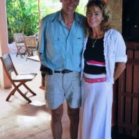 Philip et Annie Clift à leur hôtel à Petite Anse