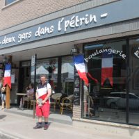 Deux gars dans l&rsquo;Pétrin, une boulangerie  le pain est fabriqué à partir de produits du terroir, le Franchouillard, le pain  du jour, prénommé ainsi en l&rsquo;honneur de cette journée. Un délice !  – Photo : Jacinthe Laliberté