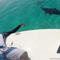 Fazeel Ibrahim fait la raie Manta. Atoll Ari Nord – Photo Ismail Sameer