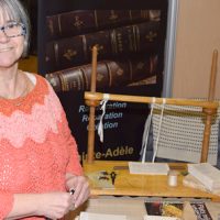 Une occasion de faire relier nos vieux livres ou vieux contes pour enfants avec Reliure Ste-Adèle. – Photo : Michel Fortier